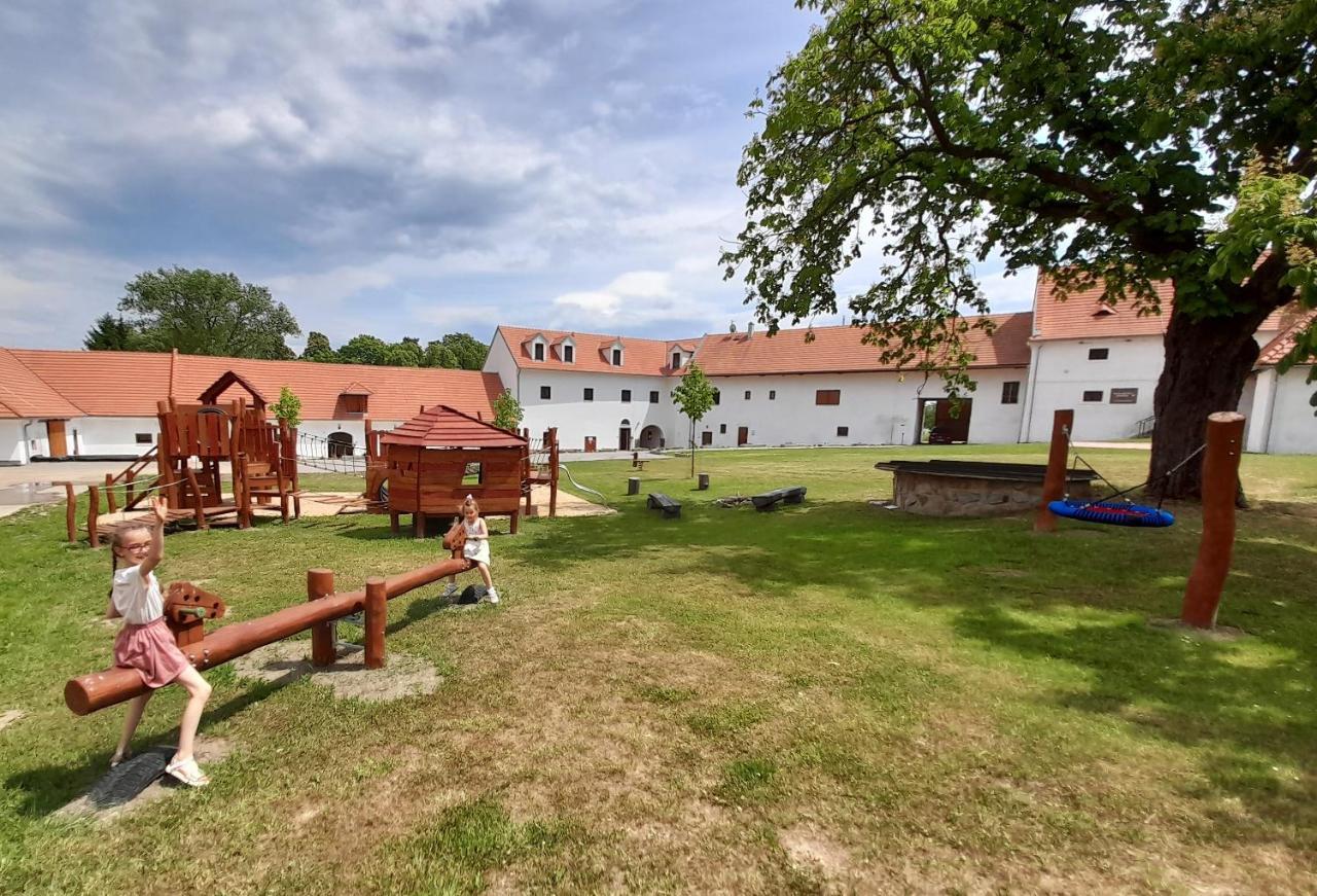 Residence Tvrz Skocice Екстериор снимка